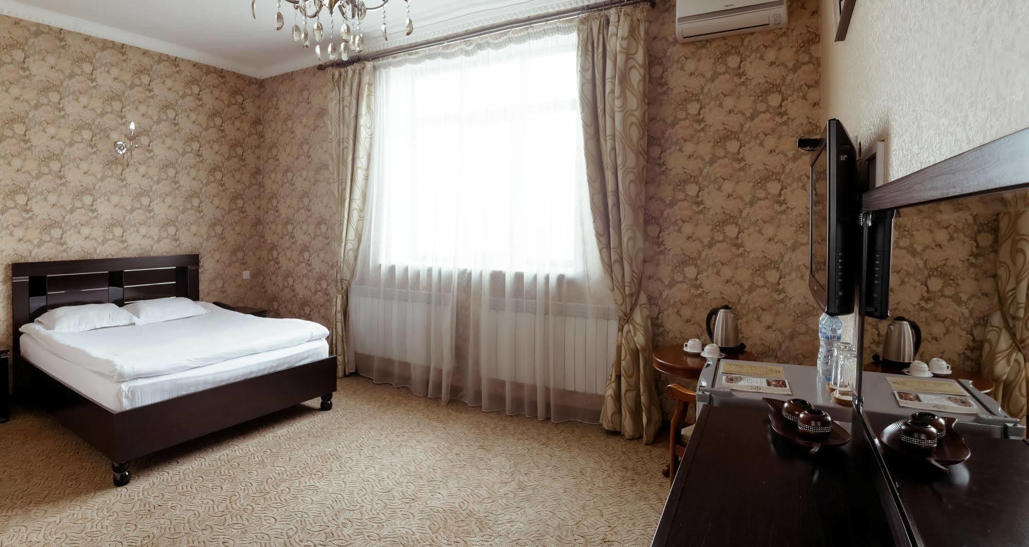 Albatros Hotel Bişkek Dış mekan fotoğraf