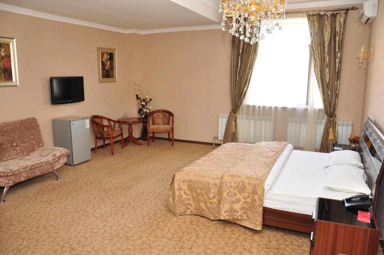 Albatros Hotel Bişkek Dış mekan fotoğraf